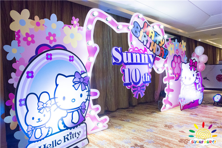 Hello KittyⲼ Hello Kitty