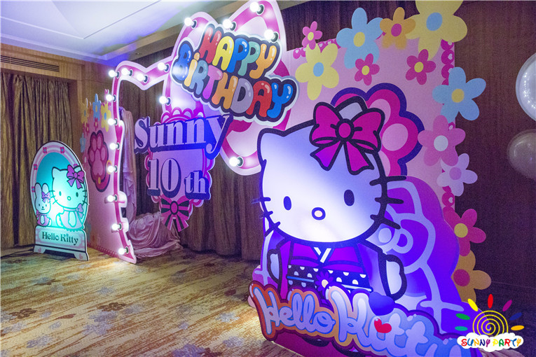 Hello KittyⲼ Hello Kitty