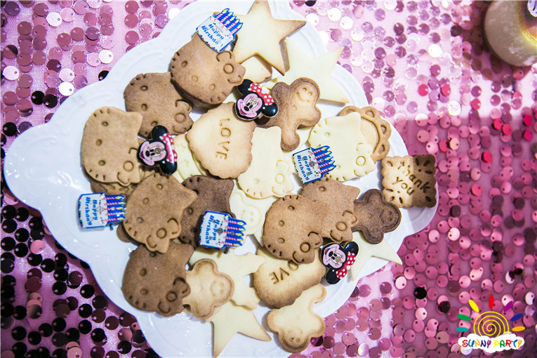 Hello KittyⲼ Hello Kitty