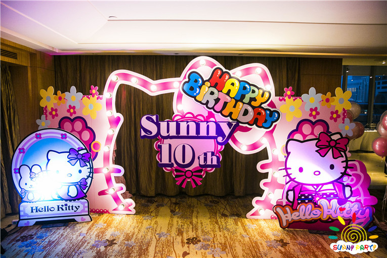 Hello KittyⲼ Hello Kitty