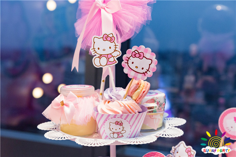 Hello KittyⲼ Hello Kitty