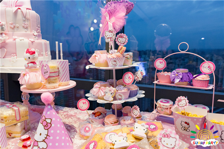 Hello KittyⲼ Hello Kitty