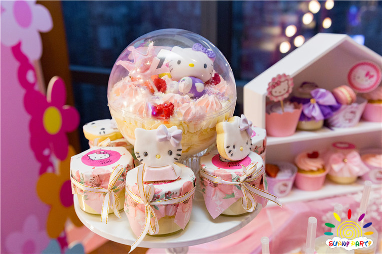 Hello KittyⲼ Hello Kitty