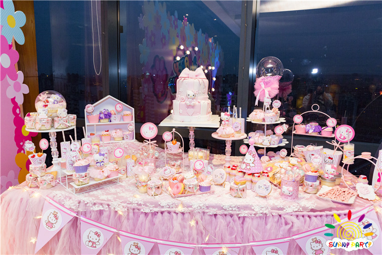 Hello KittyⲼ Hello Kitty